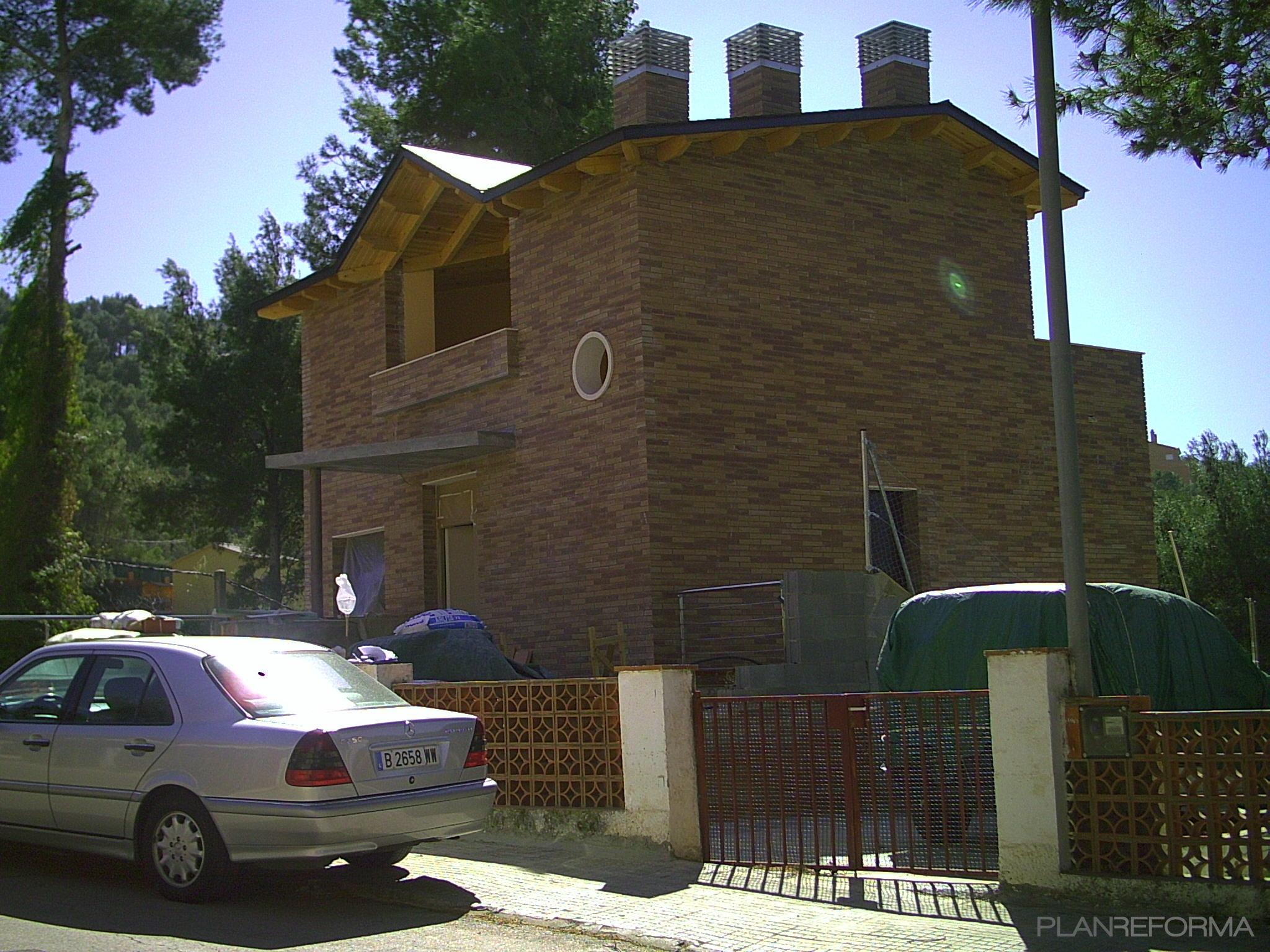 Exterior Estilo contemporaneo Color marron, beige, marron, blanco  diseñado por marceloclemente | Gremio 