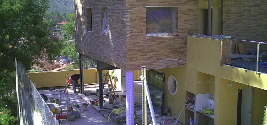 Exterior Estilo eclectico Color amarillo, beige, marron, blanco  diseñado por marceloclemente | Gremio | Copyright si