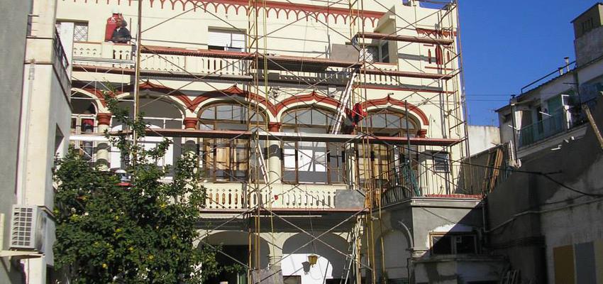 Exterior Estilo mediterraneo Color verde  diseñado por Artècnics Rehabilitación y Reformas | Gremio | Copyright Artècnics Rehabilitación