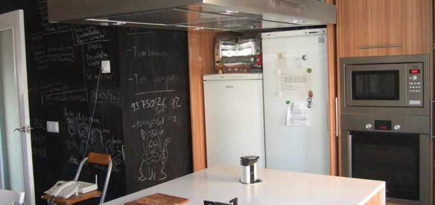 Cocina Estilo vanguardista Color verde  diseñado por Artècnics Rehabilitación y Reformas | Gremio | Copyright Artècnics Rehabilitación