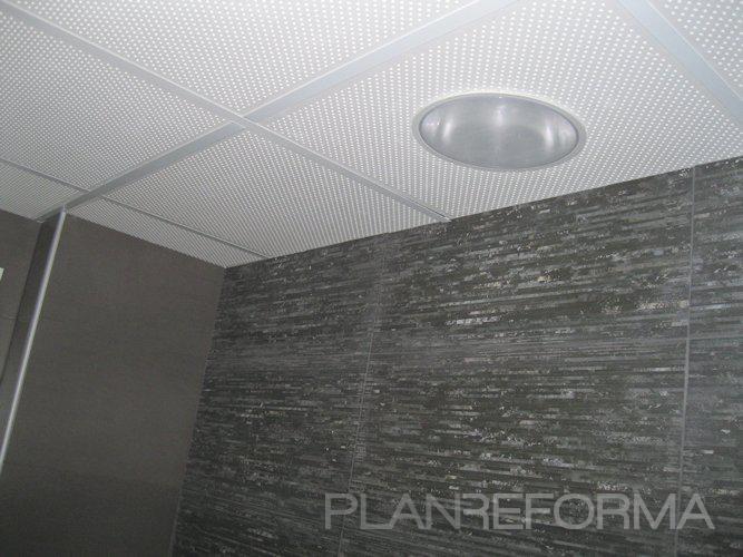 Baño style clasico color blanco, gris, gris  diseñado por techoslaspalmas | Gremio 