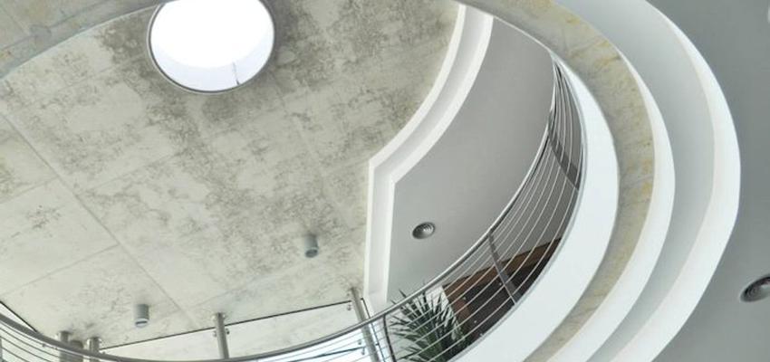 Escalera style contemporaneo color blanco, gris  diseñado por techoslaspalmas | Gremio 