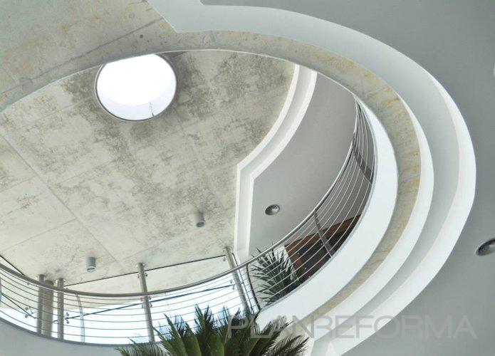 Escalera style contemporaneo color blanco, gris  diseñado por techoslaspalmas | Gremio 