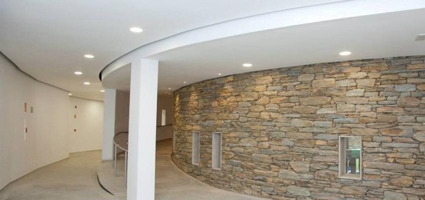 Vestibulo style moderno color blanco  diseñado por techoslaspalmas | Gremio 