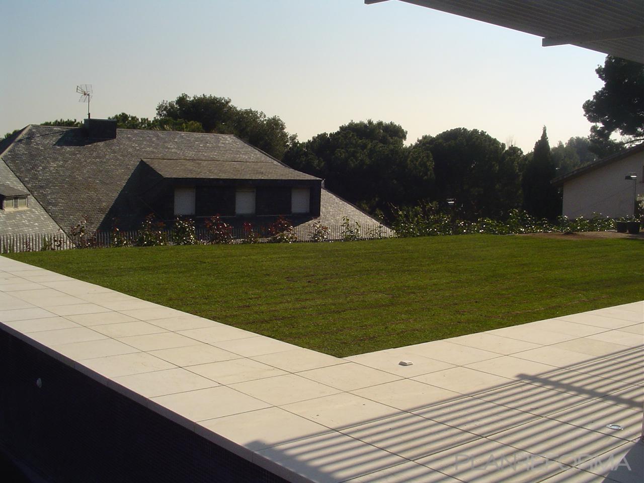 Exterior, Jardin style moderno color verde, beige, gris  diseñado por Jardins el Faig | Gremio 