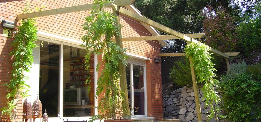 Exterior, Jardin style contemporaneo color marron, beige, blanco  diseñado por Jardins el Faig | Gremio 