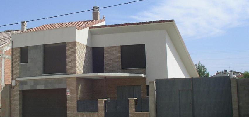 Exterior Estilo contemporaneo Color beige, marron, blanco  diseñado por NAVARRO Y PAMPLONA ARQUITECTOS, S.L.P. | Arquitecto 