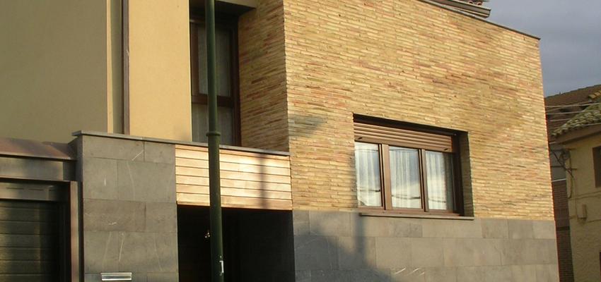 Exterior Estilo contemporaneo Color beige, marron, gris  diseñado por NAVARRO Y PAMPLONA ARQUITECTOS, S.L.P. | Arquitecto 