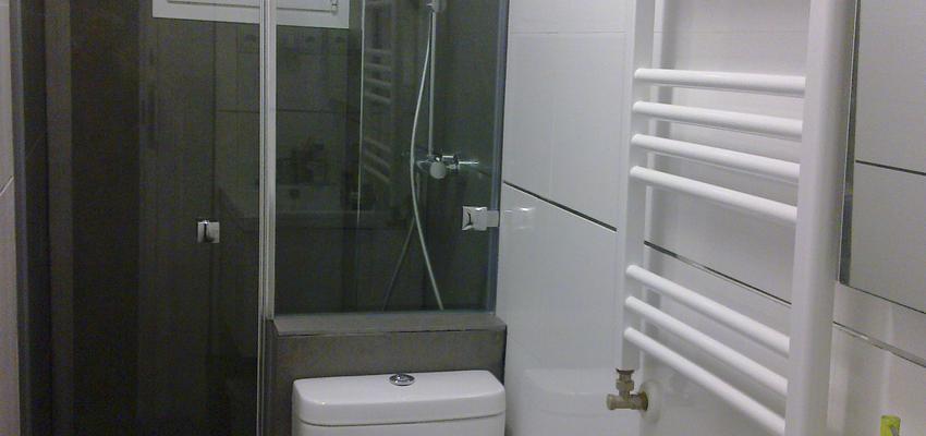 Baño Estilo moderno Color gris  diseñado por IDEAS Y MATERIALES, S.L. | Gremio | Copyright IDEAS Y MATERIALES, S.L