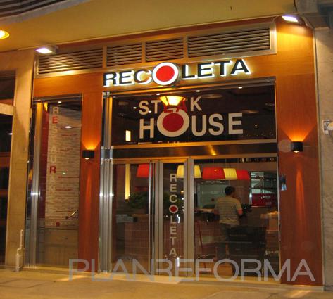 Restaurante style eclectico color amarillo, azul cielo, beige  diseñado por Juan Garcia | Interiorista | Copyright Soy el propietario de la imagen