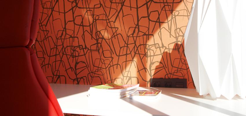 Estudio style moderno color rojo, blanco  diseñado por Floc Products S.L. | Arquitecto 