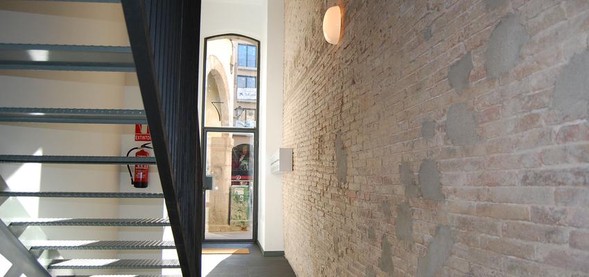 Recibidor, Escalera style contemporaneo color beige, gris, negro  diseñado por Floc Products S.L. | Arquitecto 