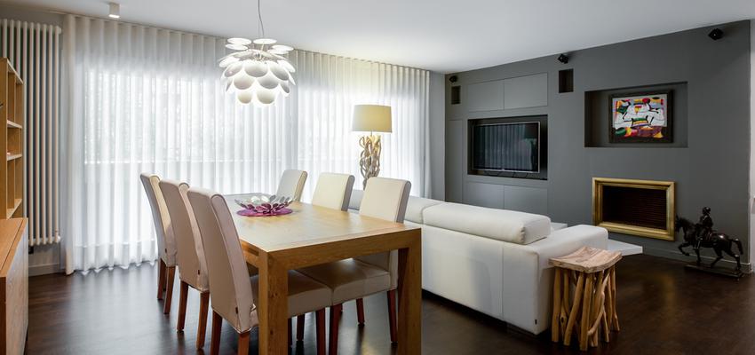 Comedor, Sala de la TV, Salon style eclectico color beige, beige, gris  diseñado por Floc Products S.L. | Arquitecto | Copyright Esta fotografia es propiedad de Floc Products S.L.