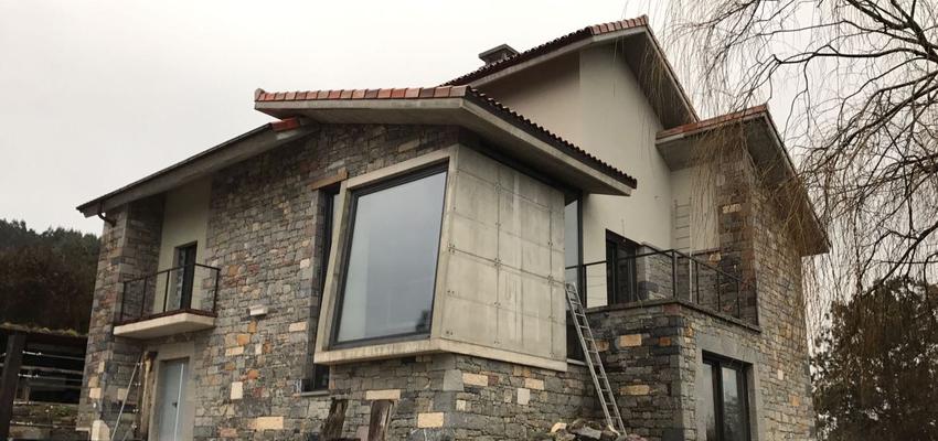 Exterior Estilo eclectico Color beige, gris, gris  diseñado por Métricâ Zero | Reformista, constructor 