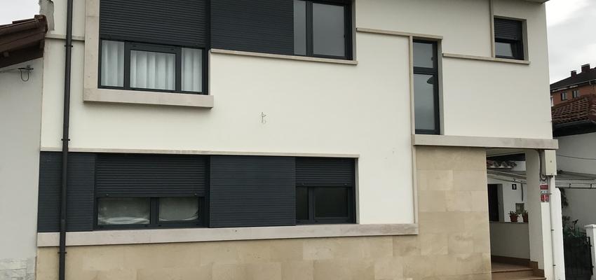 Exterior Estilo moderno Color beige, gris, gris  diseñado por Métricâ Zero | Reformista, constructor 