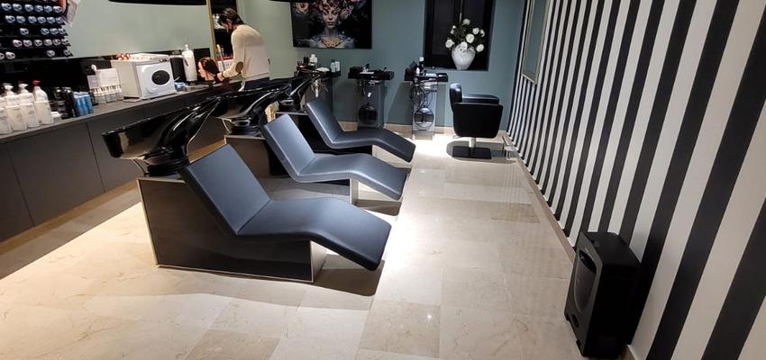 Salón de belleza Estilo vanguardista Color beige, blanco, negro  diseñado por Métricâ Zero | Reformista, constructor 