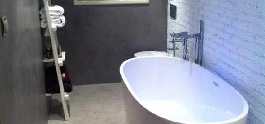 Baño Estilo moderno Color blanco, gris, gris  diseñado por Métricâ Zero | Reformista, constructor 