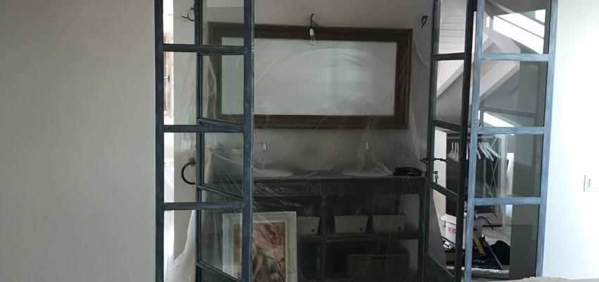 Recibidor Estilo clasico Color beige, gris, gris  diseñado por Métricâ Zero | Reformista, constructor 