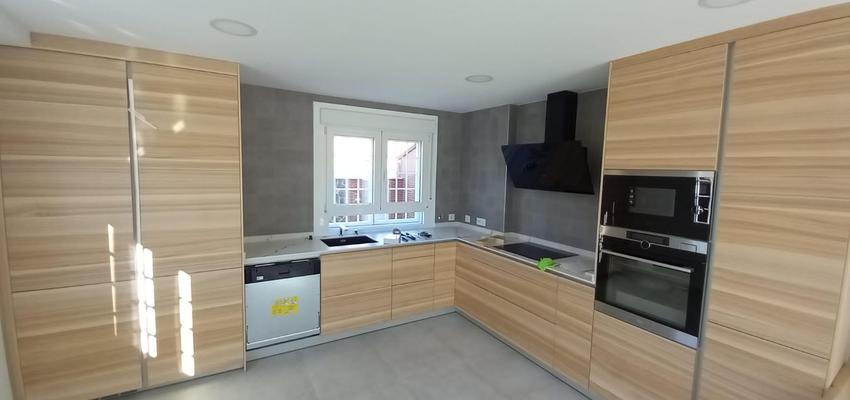 Cocina Estilo clasico Color beige, gris, negro  diseñado por Métricâ Zero | Reformista, constructor 