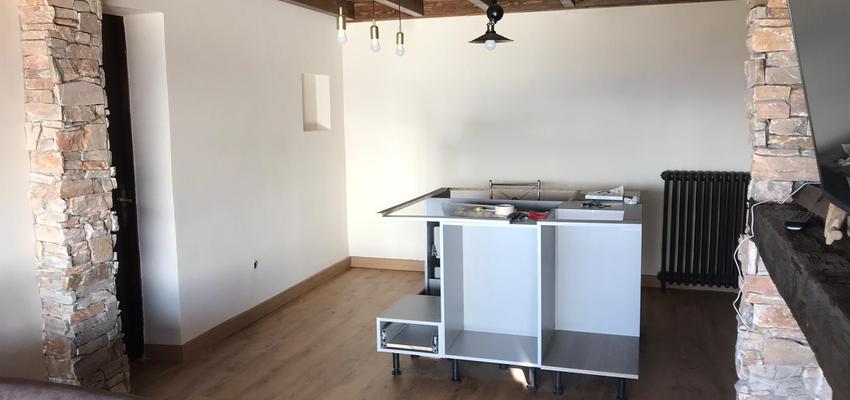 Cocina Estilo eclectico Color beige, blanco, negro  diseñado por Métricâ Zero | Reformista, constructor 