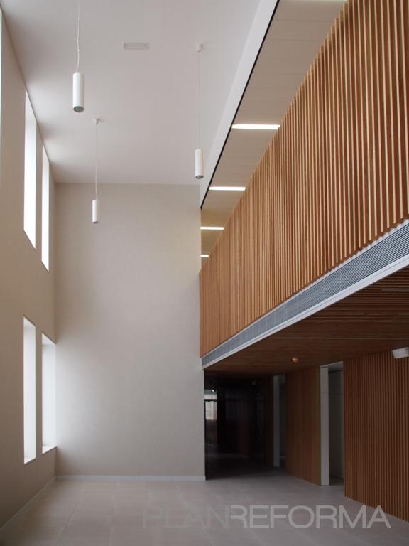 Vestibulo Estilo moderno Color marron, beige  diseñado por VICENÇ BENEITEZ RODRIGUEZ | Arquitecto 
