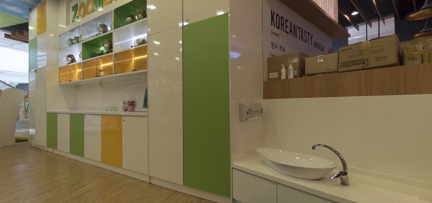 Cocina, Niños, Tienda Estilo contemporaneo Color amarillo, verde, blanco  diseñado por Rocío Navarro | Arquitecto 