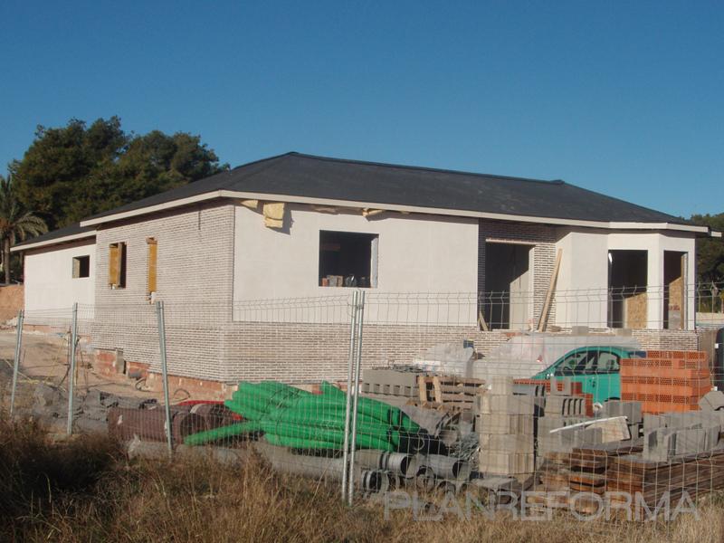 Exterior Estilo clasico Color beige  diseñado por October Construccion | Gremio | Copyright October Construccion