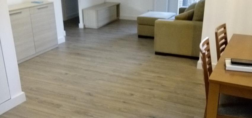 Salon Estilo moderno Color beige, marron  diseñado por October Construccion | Gremio | Copyright October Construccion