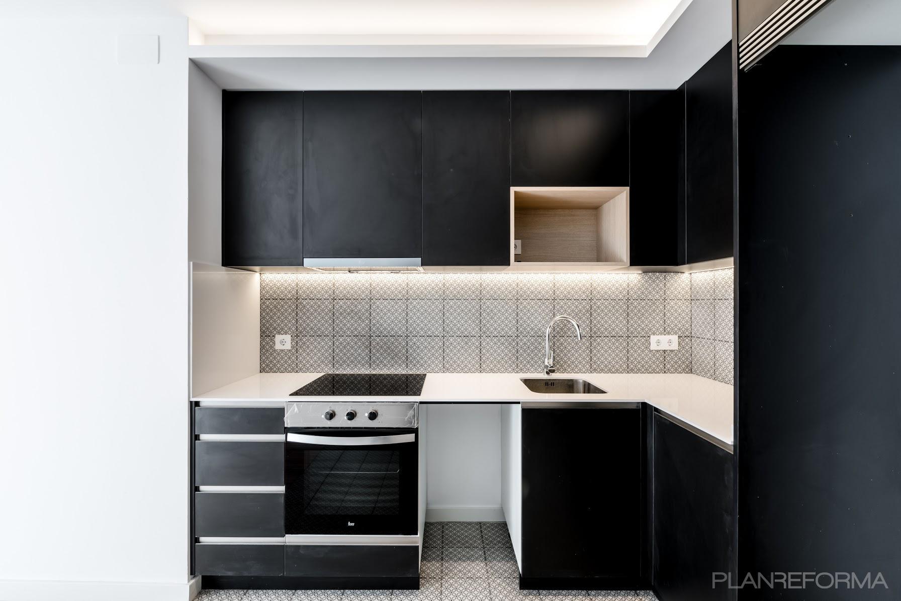 Comedor, Cocina Estilo vanguardista Color gris, negro, plateado  diseñado por CREA CONCEPTO Arquitectura + Interiorismo + Construcción | Arquitecto | Copyright CREA CONCEPTO