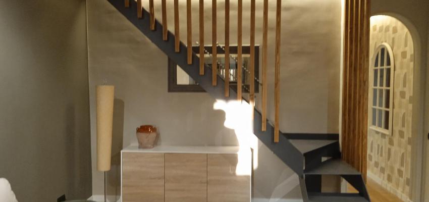 Escalera Estilo moderno Color rojo  diseñado por Jzexperience | Reformista, constructor | Copyright escalera acabada