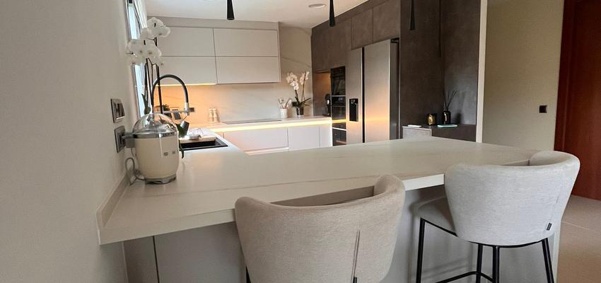 Cocina Estilo moderno Color rojo  diseñado por Jzexperience | Reformista, constructor | Copyright despues de la refoma