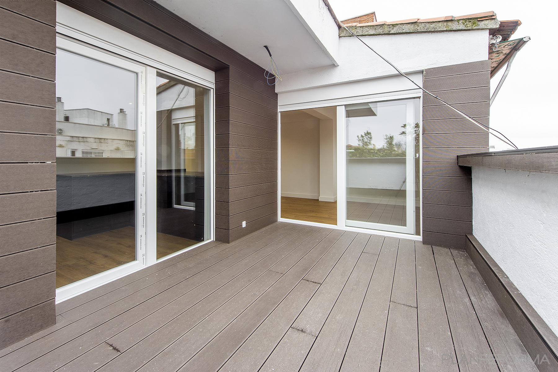 Exterior Estilo moderno Color azul cielo, beige, blanco  diseñado por DCORE | Arquitecto | Copyright Reforma Integral
