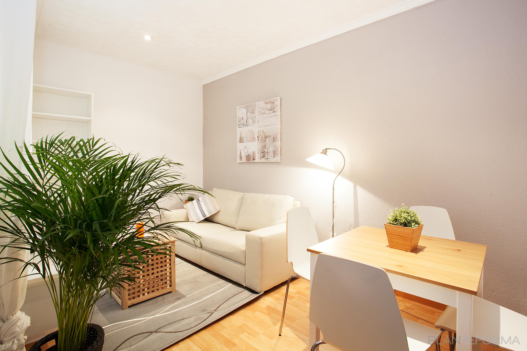 Comedor, Sala de la TV, Salon Estilo moderno Color marron, verde, beige  diseñado por Archirent | Gremio 