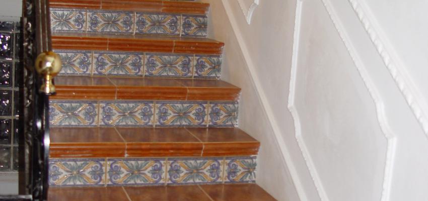 Escalera Estilo clasico Color azul cielo, plateado  diseñado por Servifachadas | Gremio | Copyright Julián Osorio Lozano