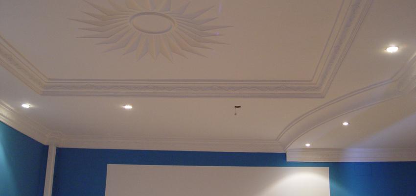 Salon Estilo clasico Color rojo, plateado  diseñado por Servifachadas | Gremio | Copyright Julián Osorio Lozano