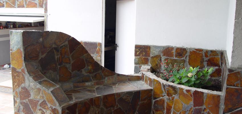 Exterior Estilo clasico Color rojo, gris  diseñado por Servifachadas | Gremio | Copyright Julián Osorio Lozano