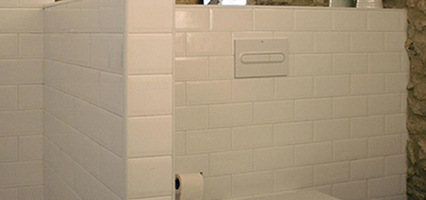 Baño, Lavadero Estilo rustico Color marron, beige, blanco  diseñado por Victoria Aragonés Gomá | Arquitecto | Copyright Victoria Aragonés