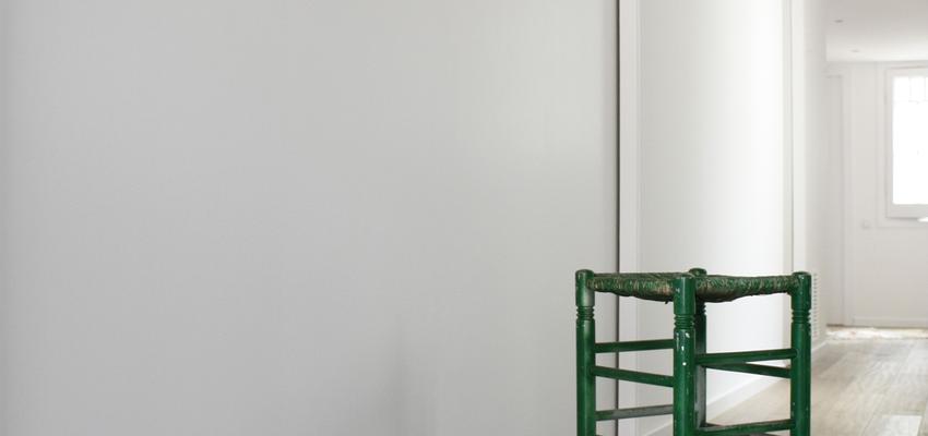 Recibidor, Pasillo Estilo vanguardista Color rojo, verde, azul oscuro, beige, blanco  diseñado por Victoria Aragonés Gomá | Arquitecto | Copyright Victoria Aragonés