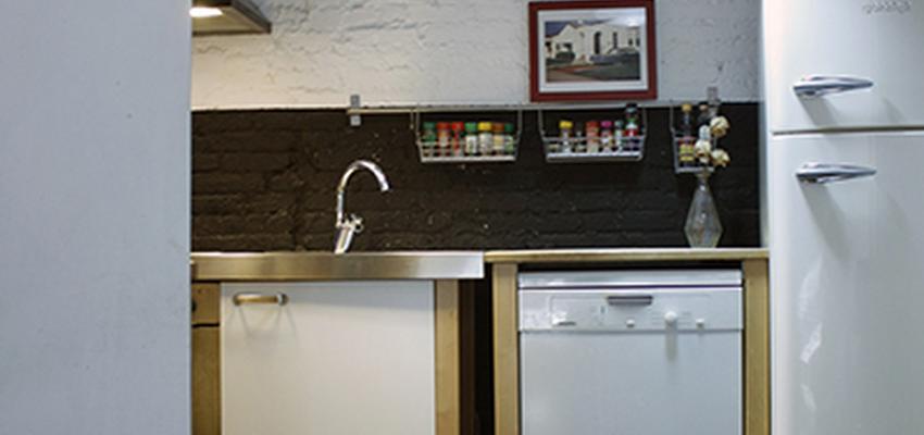 Comedor, Cocina, Loft Estilo contemporaneo Color marron, blanco, negro, plateado  diseñado por Victoria Aragonés Gomá | Arquitecto | Copyright Victoria Aragonés