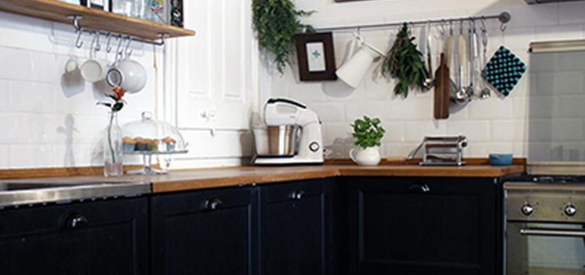 Cocina Estilo vintage Color marron, blanco, negro  diseñado por Victoria Aragonés Gomá | Arquitecto | Copyright Victoria Aragonés