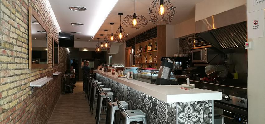 Restaurante Estilo vintage Color beige, beige  diseñado por INTRADE CONSULTING S.L. | Interiorista | Copyright Intrade Interiorismo