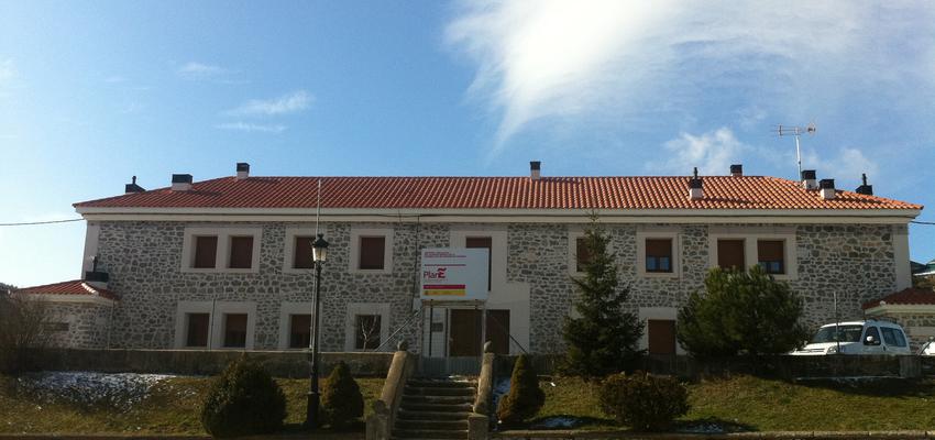 Exterior Estilo clasico Color ocre, marron, plateado  diseñado por Vanesa Ezquerra | Arquitecto | Copyright Propietario