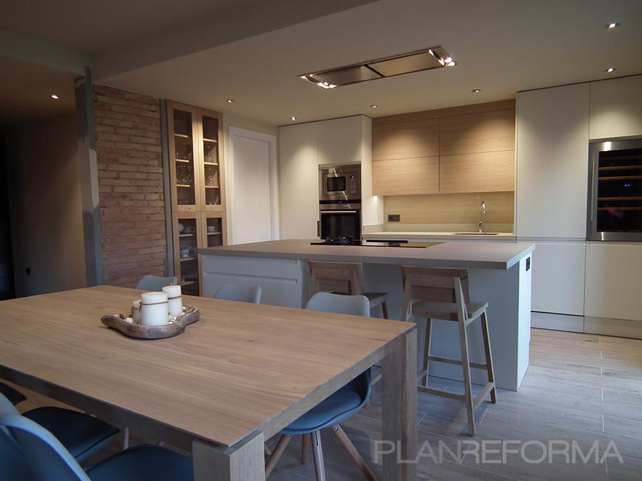Comedor, Cocina style vanguardista color marron, beige, blanco  diseñado por CC45 interiorisme | Interiorista | Copyright CC45  interiorisme