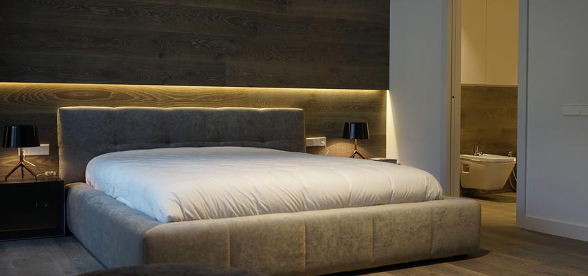 Dormitorio Estilo moderno Color marron, beige, plateado  diseñado por Puzzle Urbano | Arquitecto Técnico 