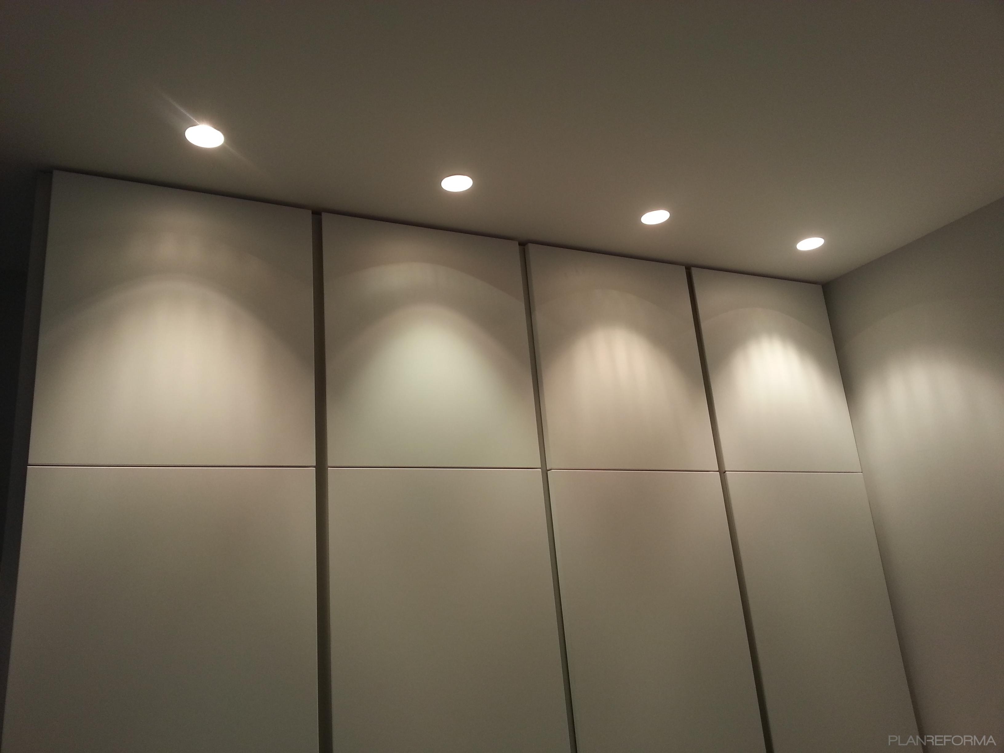 Vestidor, Cocina Estilo contemporaneo Color blanco, gris  diseñado por estudio de arquitectura G | Arquitecto 