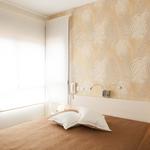 Dormitorio style kitsch color beige, marron, blanco