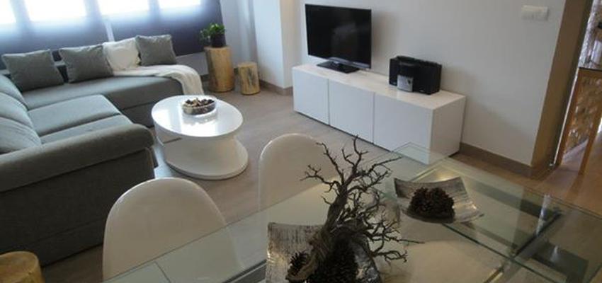 Comedor, Sala de la TV Estilo moderno Color blanco, gris, bronce  diseñado por Carmen Ferreira Style House. SL | Gremio | Copyright Imágenes propia