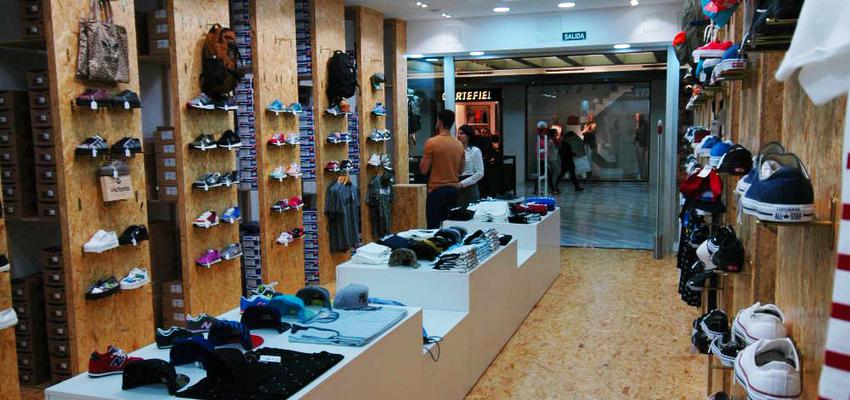 Tienda style contemporaneo color marron, blanco, gris, negro  diseñado por Alejandro Martin López | Arquitecto | Copyright si