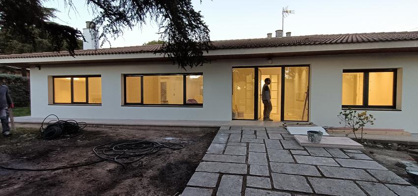 Exterior Estilo contemporaneo Color ocre  diseñado por InBoj | Gremio 