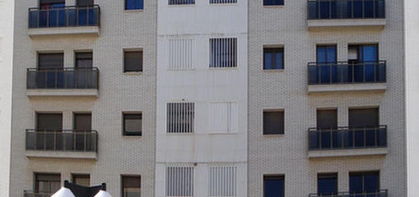 Balcon, Exterior style moderno color beige, negro  diseñado por JACC - Arquitecto Técnico | Arquitecto Técnico 